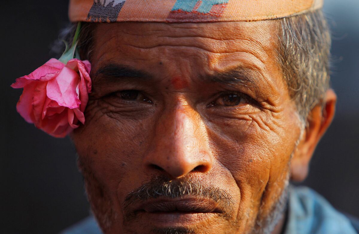 Un devoto hindú de Nepal participa en el Festival Bisket Jatra, que celebra el año nuevo, en la ciudad de Bhaktapur, Nepal. (AP) 