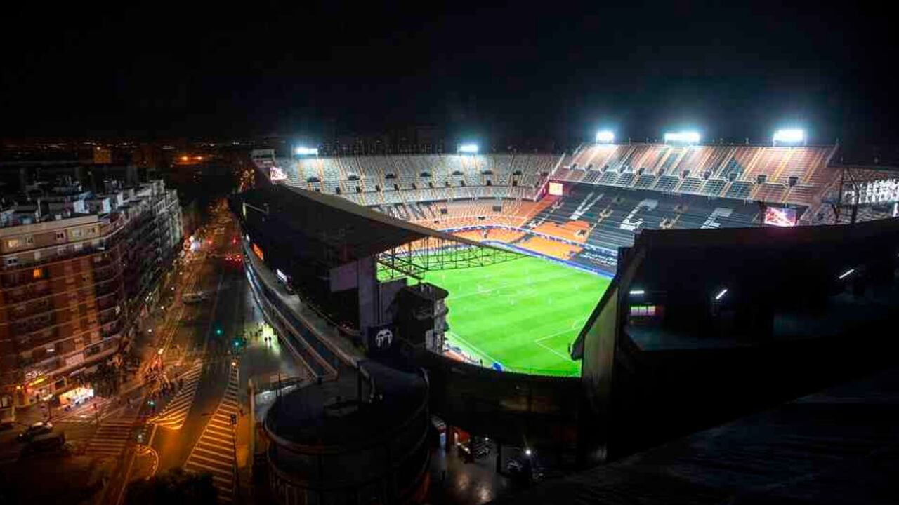 Algunos partidos de octavos de final de la Champions League se alcanzaron a jugar en estadios vacíos.
