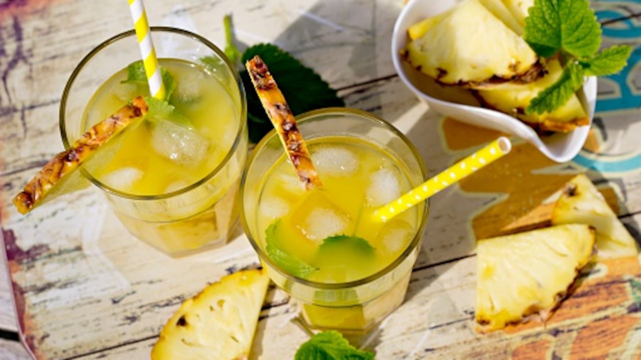 La piña aporta fibra y agua al organismo,