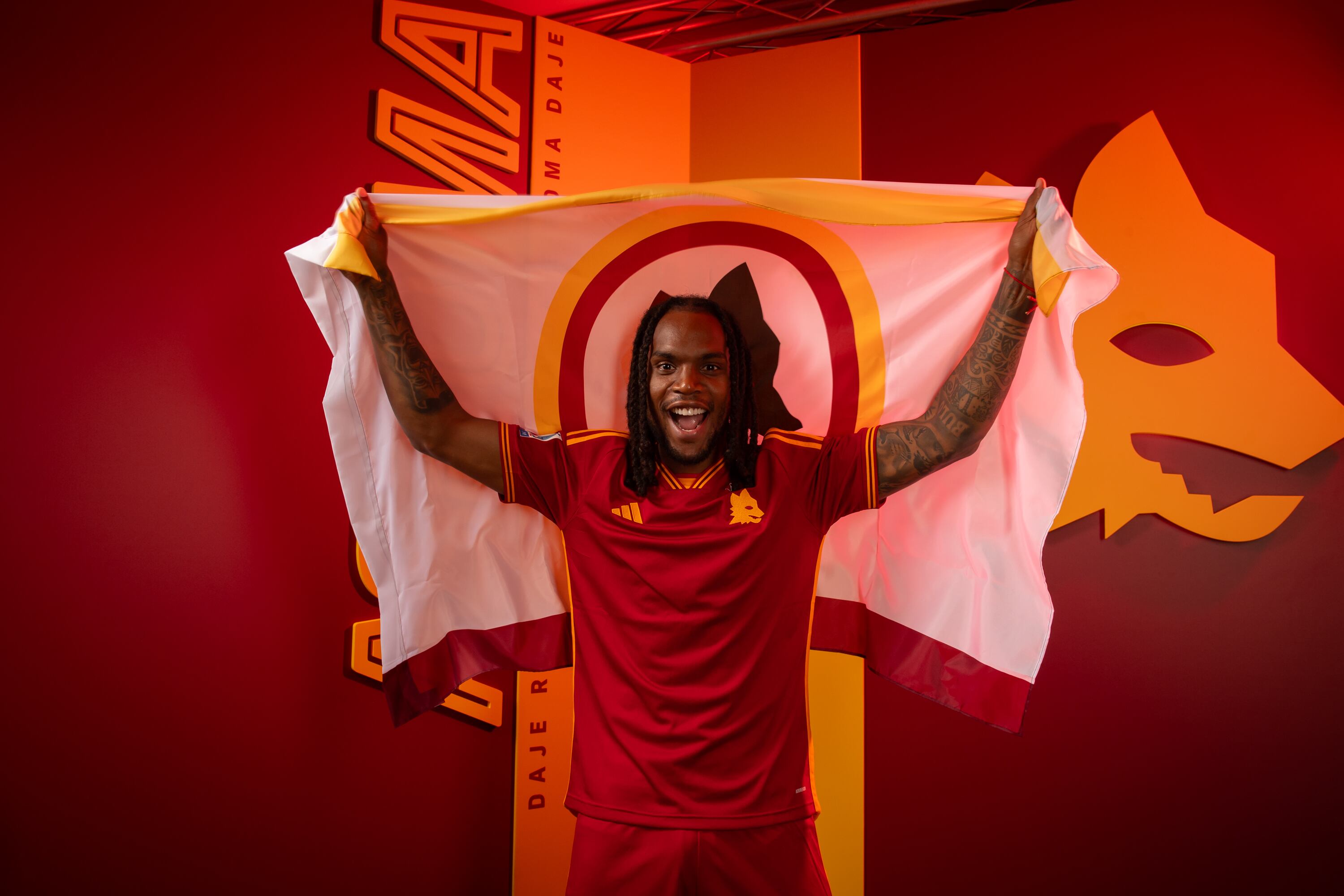 Renato Sanches llega a la Roma desde el PSG.