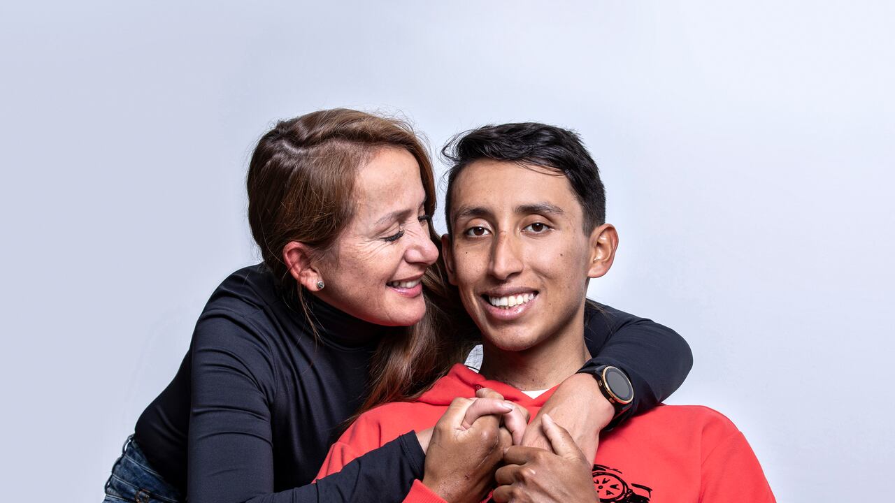 Flor Marina Gómez y Egan Bernal.
Chía-Cundinamarca Febrero 15 de 2022.
Foto: Juan Carlos Sierra-Revista Semana.