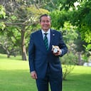 En esta foto proporcionada por Diario Libre, el ministro de Medio Ambiente y Recursos Naturales de República Dominicana, Orlando Jorge Mera, posa para una foto publicitaria en Santo Domingo, República Dominicana, el 18 de mayo de 2022.