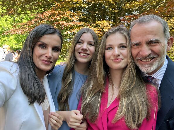 La reina Letizia, junto a las princesas Sofía y Leonor y el rey Felipe VI.