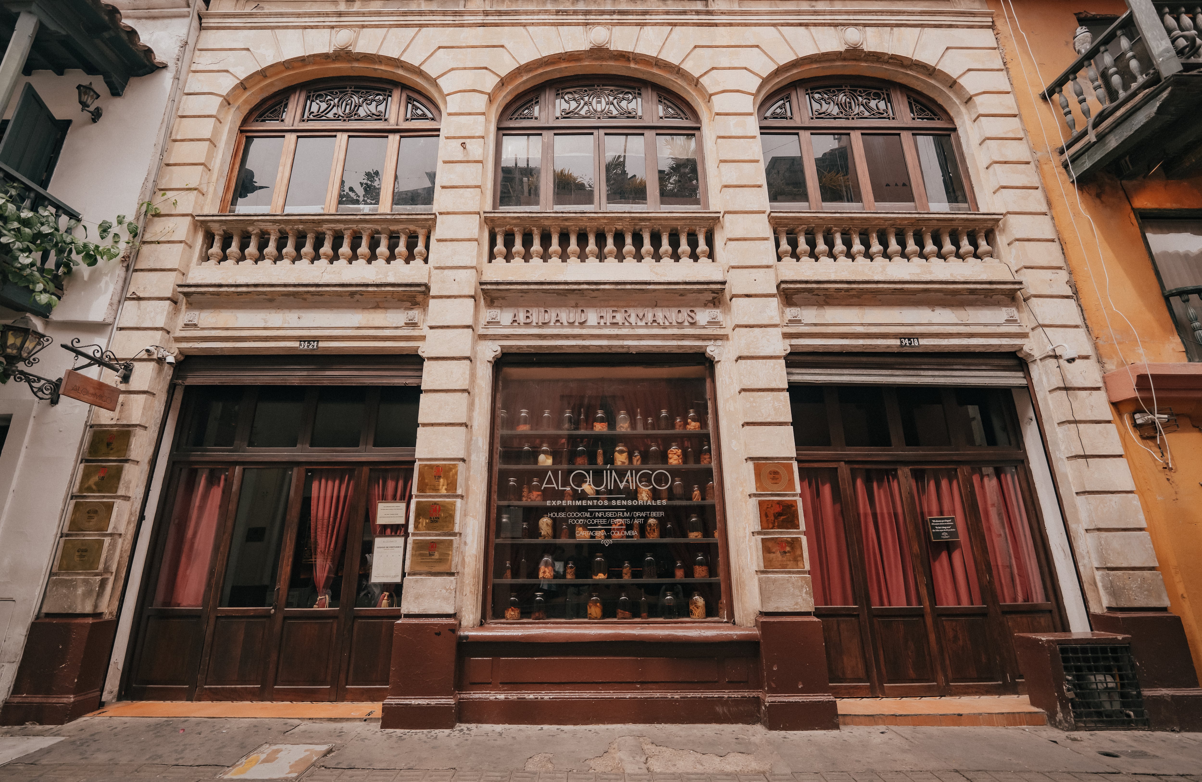 Alquímico, el mítico bar que está ubicado en una casa republicana en Cartagena.