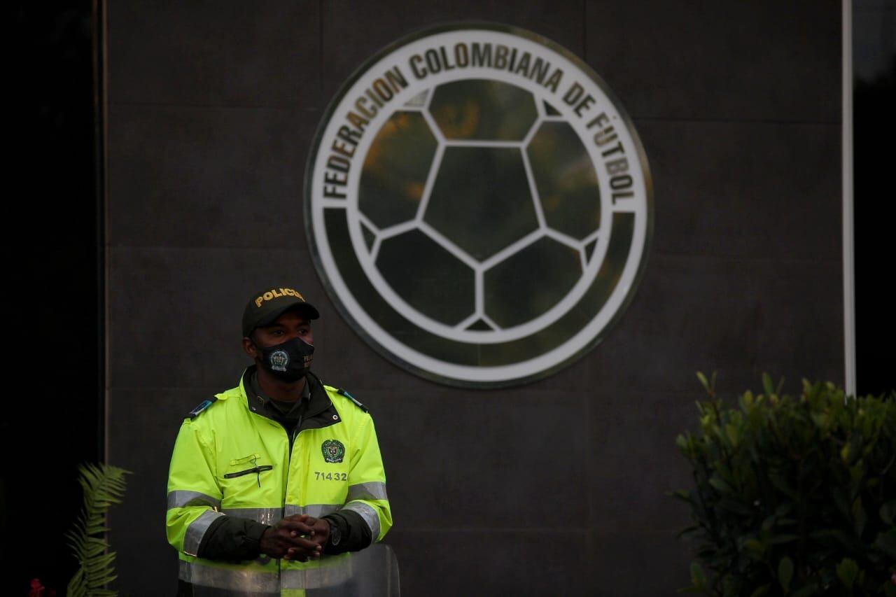 protestan frente a la Federación Colombiana