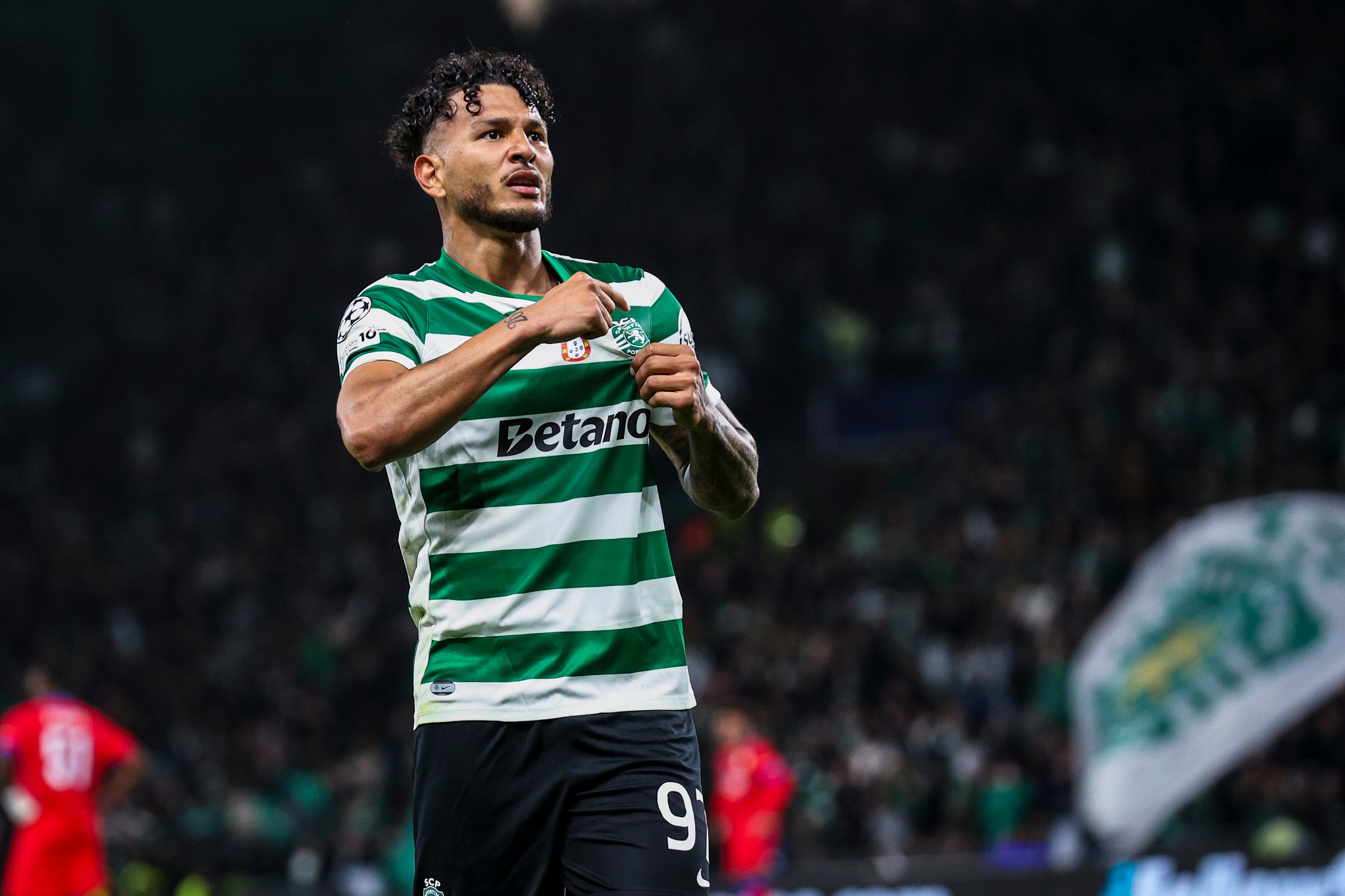 Luis Suárez celebra uno de los goles ante el PSG.