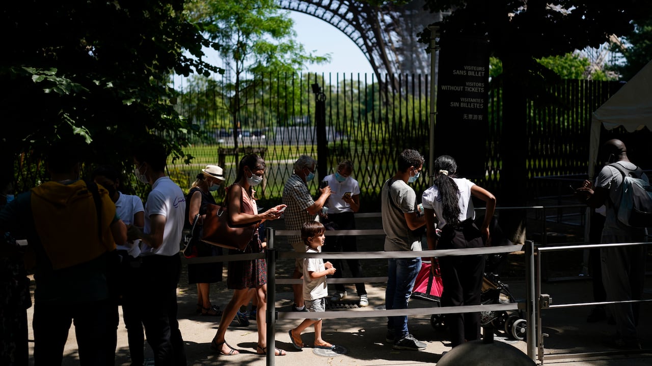 Francia endurece las restricciones por la cuarta ola de covid-19 en ese país
