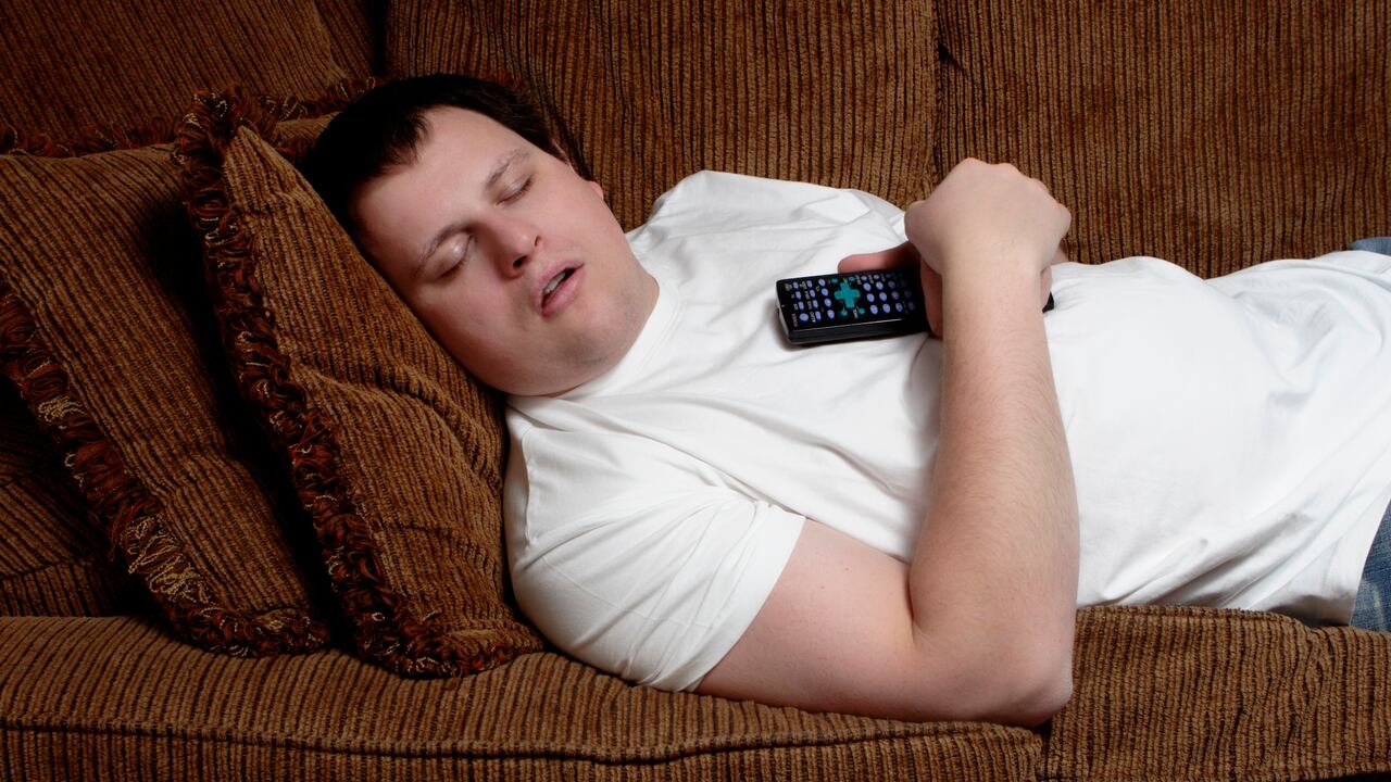 Los hombres son más propensos a roncar.