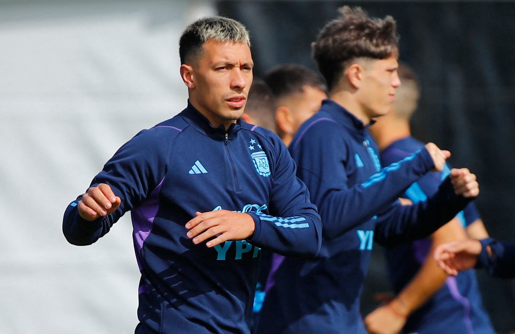 Soccer Football - World Cup - South American Qualifiers - Argentina Training - Stadium, Buenos Aires, Argentina - September 10, 2023 Argentina's Lisandro Martinez during training with teammates REUTERS/Agustin Marcarian