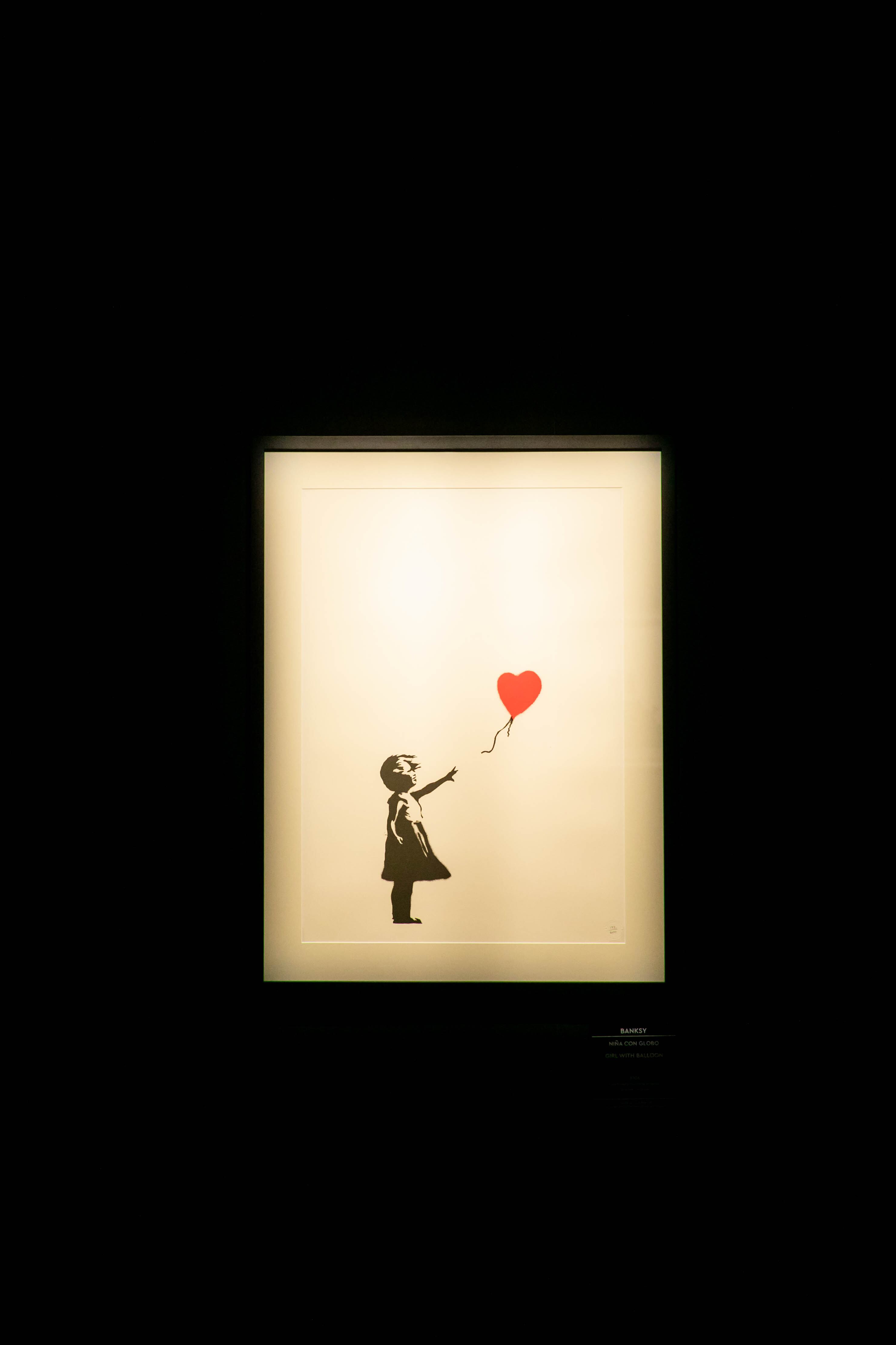 Aunque Banksy no se separa de lo que está sucediendo el mundo y sus agudas piezas reflejan la parte militarista del conflicto, no hay atisbo de propaganda en ellas, solo sentimiento, emoción humana, real. Foto: David Micolta, suministrada por 'Banksy, ¿genio o vándalo?'.