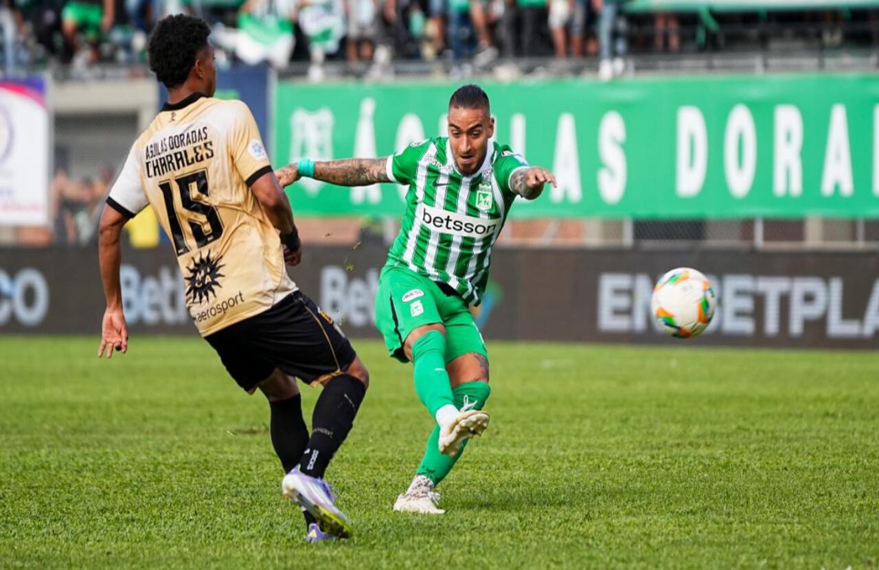 Chicho Arango antes del choque de cabezas que lo sacó del partido contra Águilas Doradas