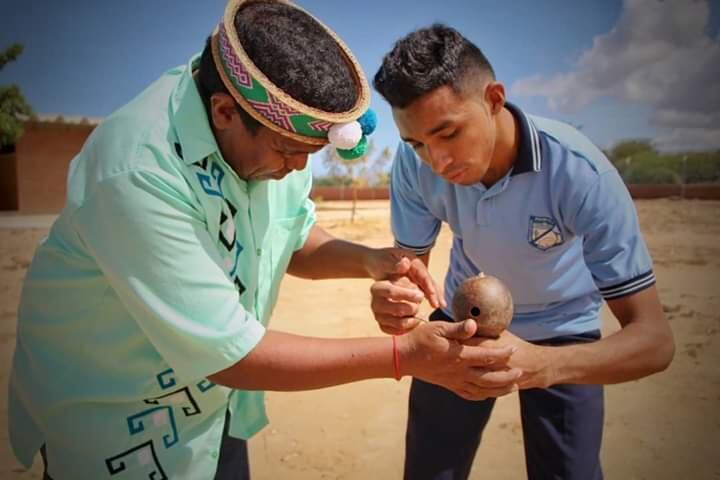 Sistema normativo de los Wayuus, aplicado por el Pütchipü’üi. La palabra aplicada por el palabrero en contextos de litigio es una herramienta valiosa para la resolución de conflictos. Foto: Juan Camilo Arboleda