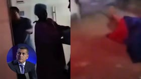 El momento en el que la mujer da a luz en plena calle y el alcalde de Cartagena, Dumek Turbay.