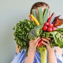 Entre los beneficios de la dieta vegana se encuentra la reducción en el riesgo de enfermedades como cáncer y diabetes.