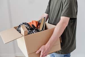 El acto de limpiar y botar objetos viejos puede tener efectos positivos en nuestra salud mental.