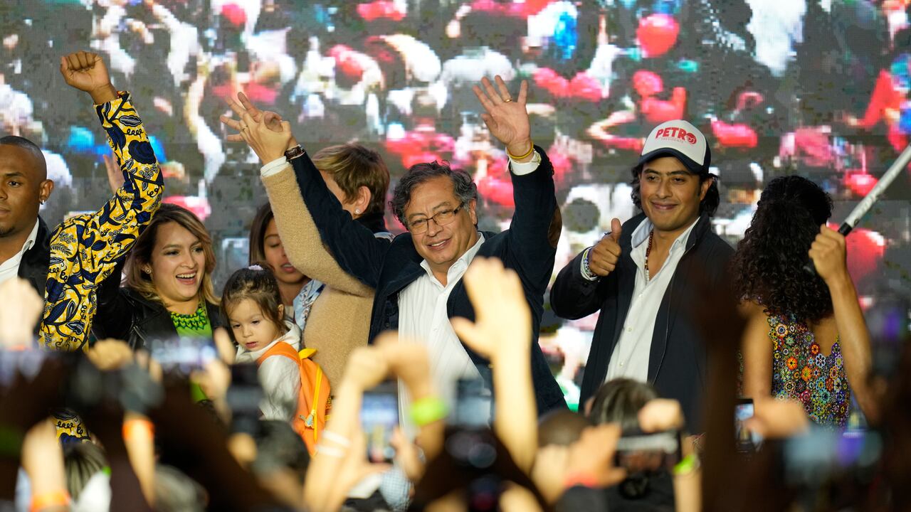 El presidente Gustavo Petro y su hijo Nicolás Petro