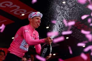 Tadej Pogacar con la maglia rosa del Giro de Italia 2024