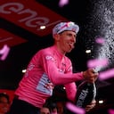 Tadej Pogacar con la maglia rosa del Giro de Italia 2024
