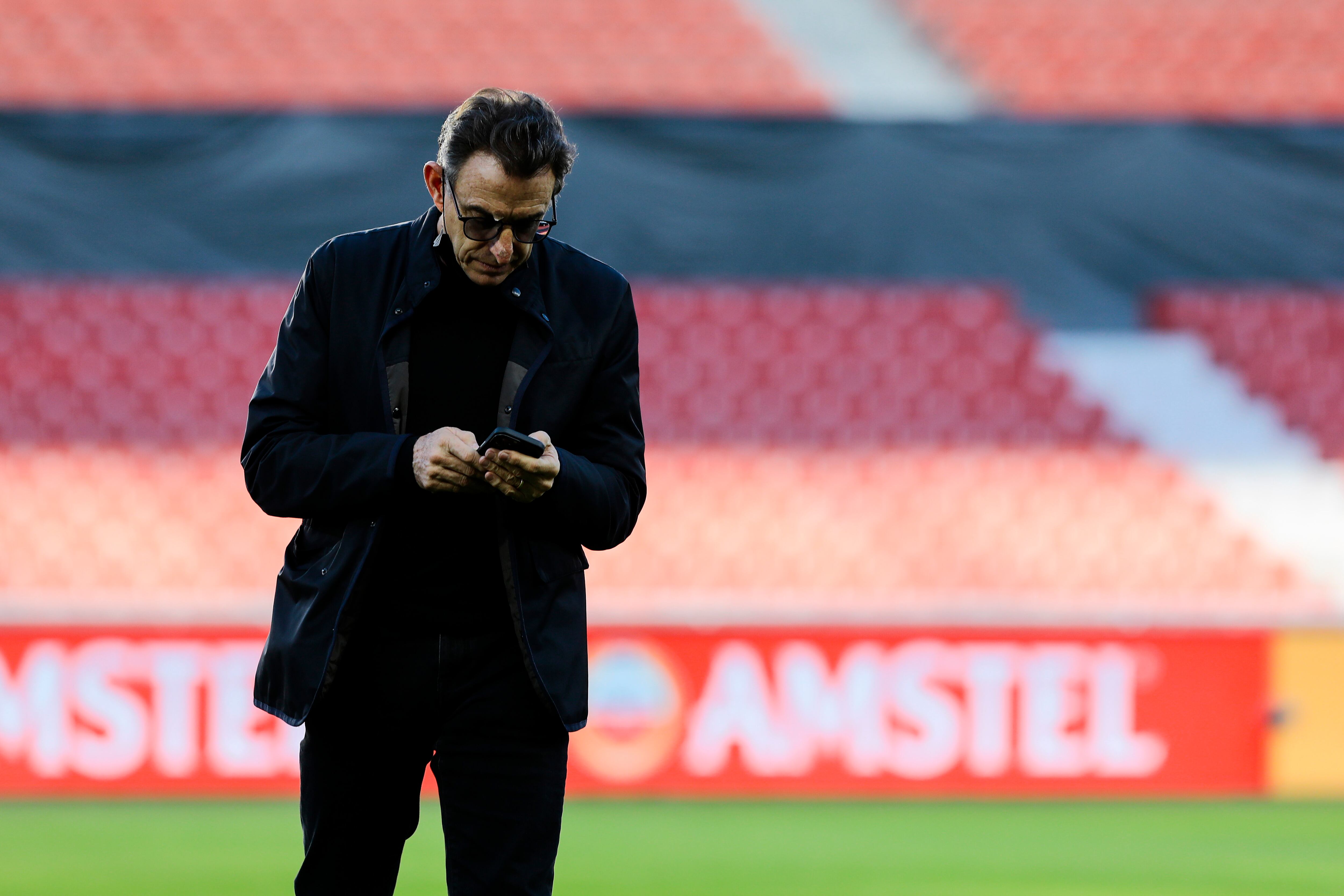 QUITO, ECUADOR - AUGUST 09: Michel Deller executive of Independiente del Valle walks on the field prior a Copa CONMEBOL Sudamericana 2022 quarterfinal second-leg match between Independiente del Valle and Deportivo Tachira at Rodrigo Paz Delgado Stadium on August 09, 2022 in Quito, Ecuador. (Photo by Franklin Jacome/Getty Images)