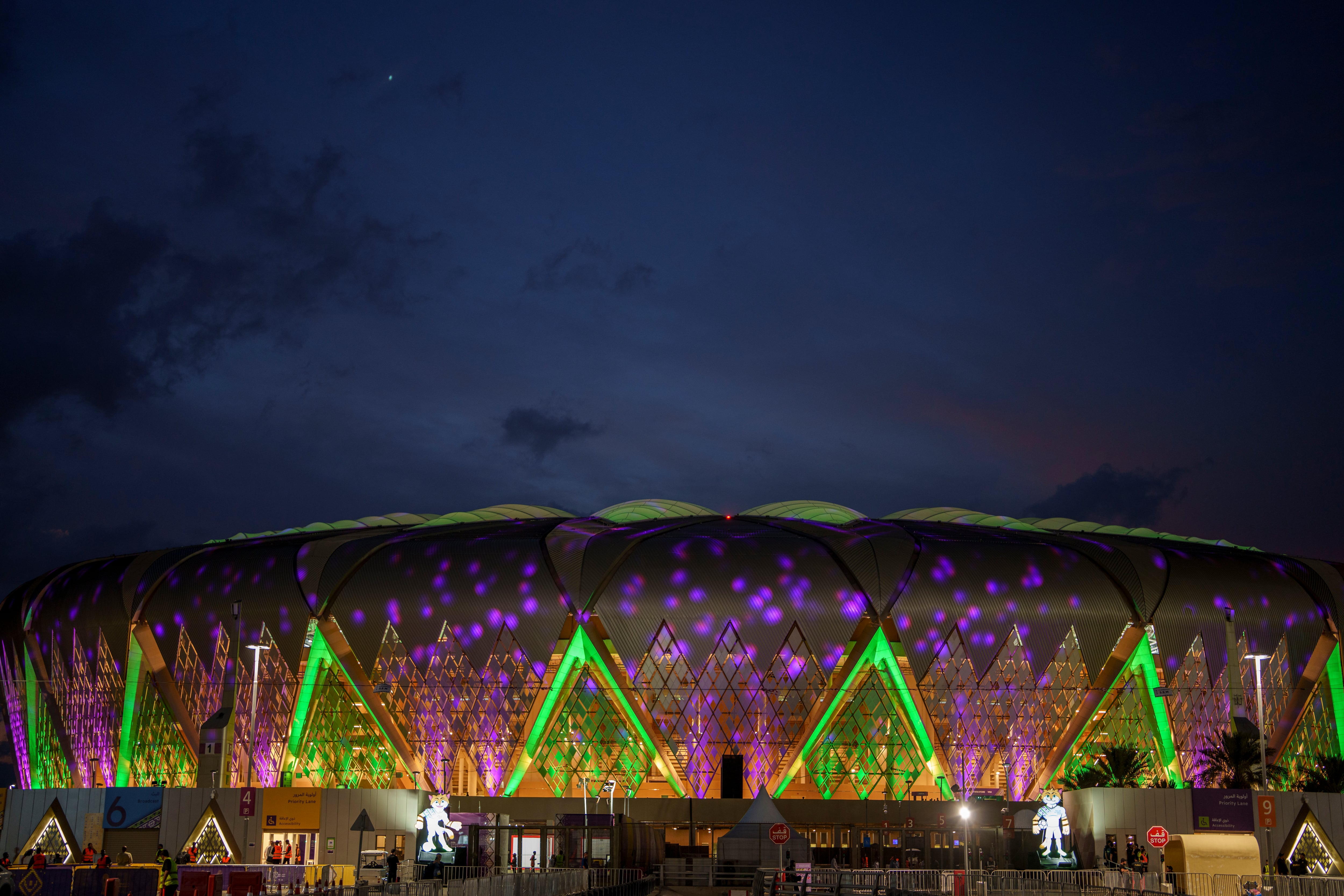 Una vista del estadio King Abdullah Sports City antes del partido de la Copa Mundial de Clubes de Fútbol entre Al-Ittihad y Auckland City en Jeddah, Arabia Saudita, el martes 12 de diciembre de 2023. (Foto AP/Manu Fernández)