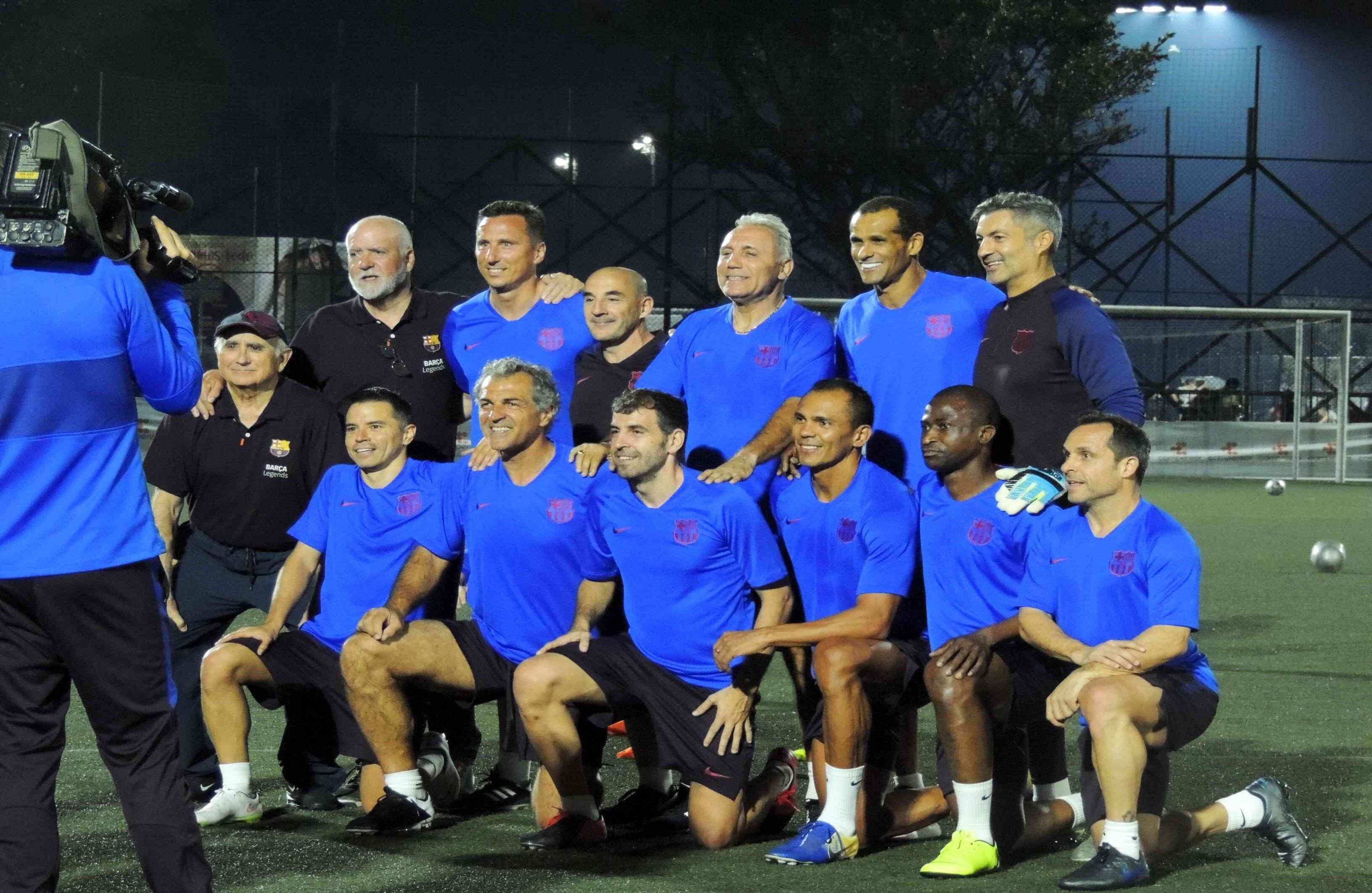 Albert Ferrer dirigirá la escuadra de las leyendas del equipo blaugrana entre las que se encuentran Juliano Belletti, Javier Saviola, Rivaldo, Hristo Stoichkov, Edmilson, Juan Pablo Sorín y varios más. El partido será a las 7:40 p.m. Foto: Sophia Gómez / SEMANA