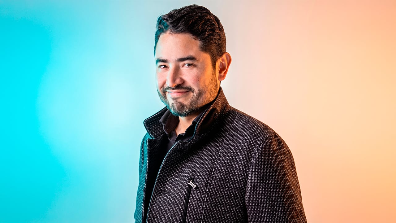 Platzi lleva más de año y medio siendo rentable y pasó de 360 trabajadores en 2022 a 120 hoy, debido a la IA, explica Freddy Vega, su cofundador y CEO.