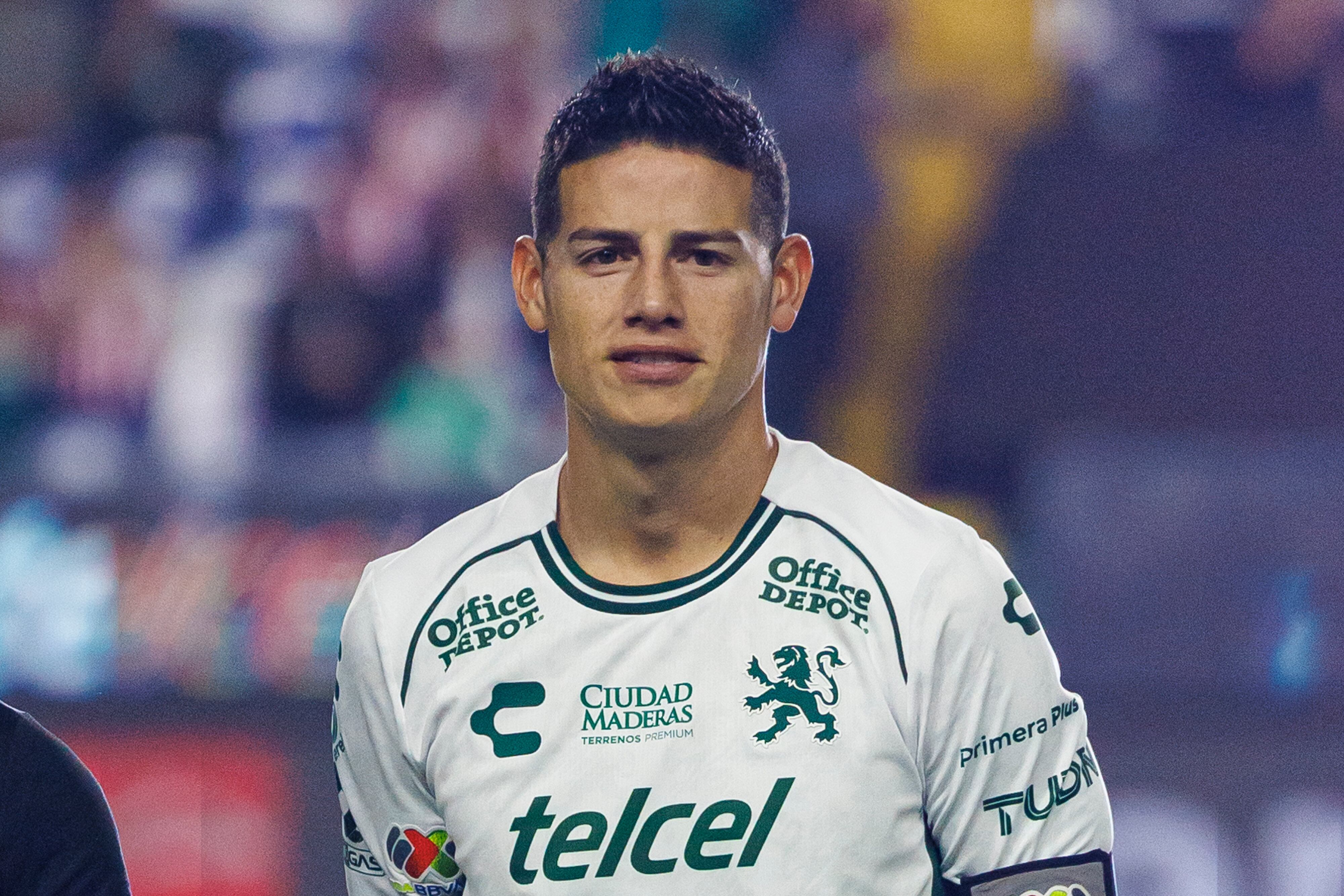 LEON, MEXICO - JANUARY 28: James Rodriguez of Leon getting into the field during the 4th round match between Leon and Chivas as part of the Torneo Clausura 2025 Liga MX at Leon Stadium on January 28, 2025 in Leon, Mexico. (Photo by Mauricio Duque/Eurasia Sport Images/Getty Images)