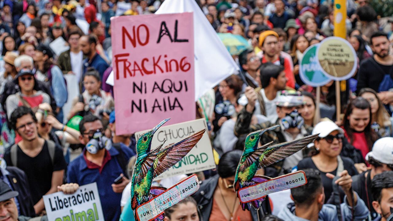 La tensión entre el Gobierno y los movimientos políticos y ambientalistas que se oponen al fracking no da tregua. Sin duda este tema marcará la agenda de cara a las próximas elecciones.
