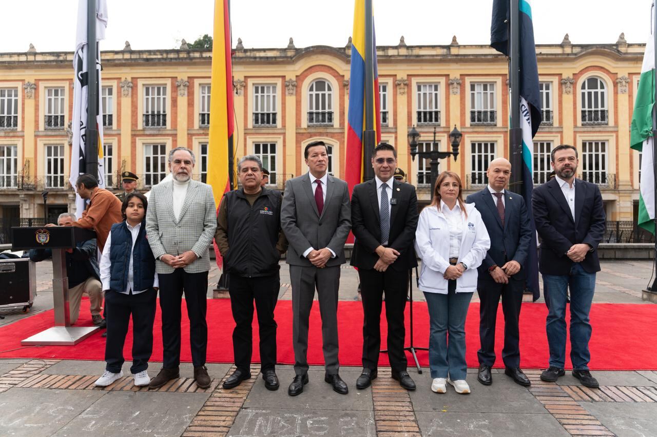 Apertura de jornada electoral este 8 de marzo en la Plaza de Bolívar, en Bogotá.