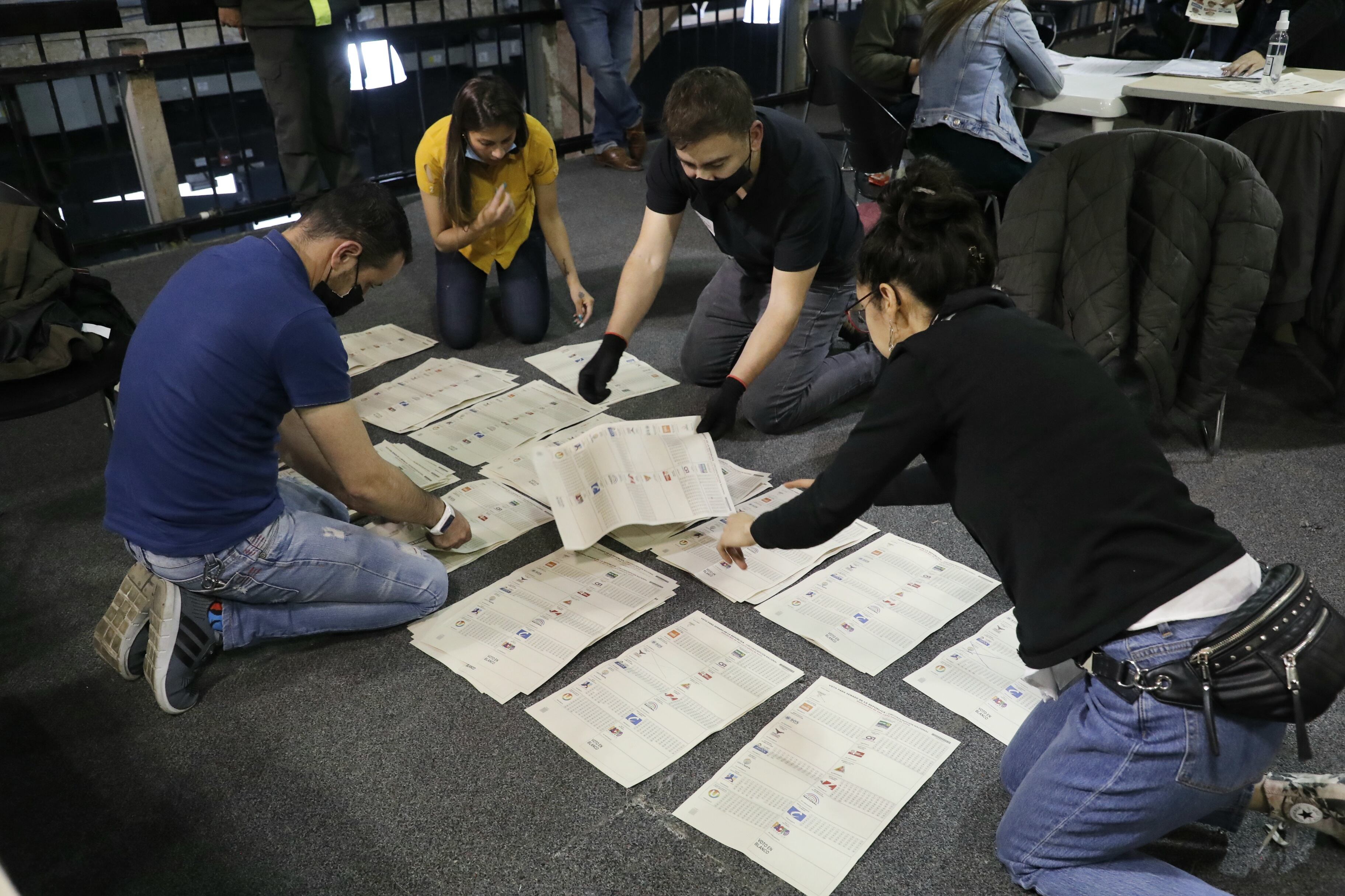 Escrutinio de votos, urnas, jurados, tarjetones