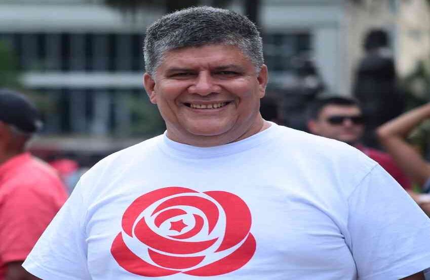  Olmedo Ruiz (Representante a la Cámara por Antioquia) Omar de Jesús Restrepo vivía en Puerto Berrío, Antioquia, cuando decidió unirse a la guerrilla, en 1981, donde tomó el nombre de ‘Olmedo Ruiz’. Años más tarde pasó a ser el segundo al mando del frente 36 de las Farc, que operaba en el Urabá. En 2015, y en medio de las negociaciones de paz de La Habana, ayudó a construir los puntos de tierras, sustitución de cultivos y lo referente a la participación política del naciente partido, e implementó un plan piloto de desminado en El Orejón de Briceño (Antioquia). Ahora, como Representante por el departamento de Antioquia dice que trabajará porque la reincorporación sea más completa. Foto: Archivo Particular