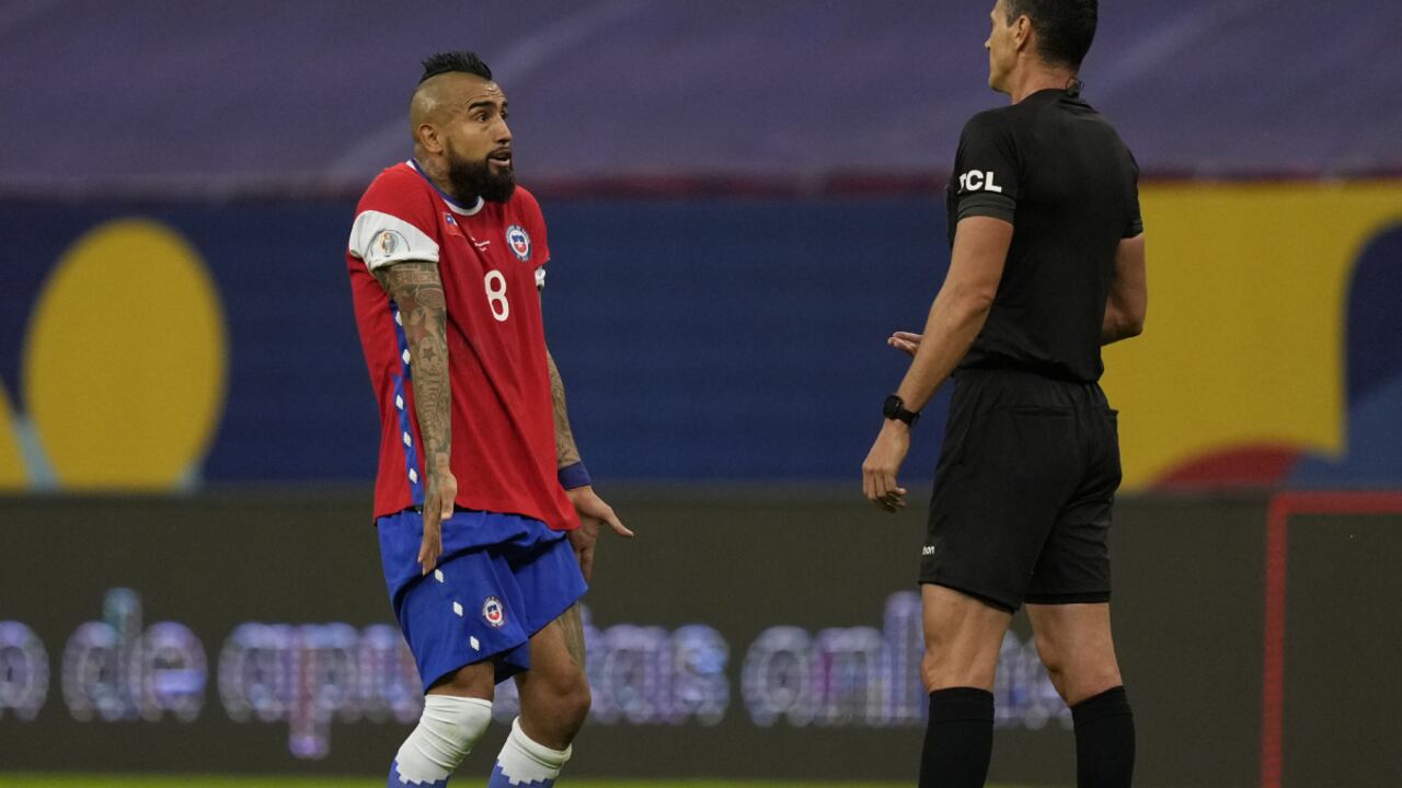 Arturo Vidal con Wilmar Roldan