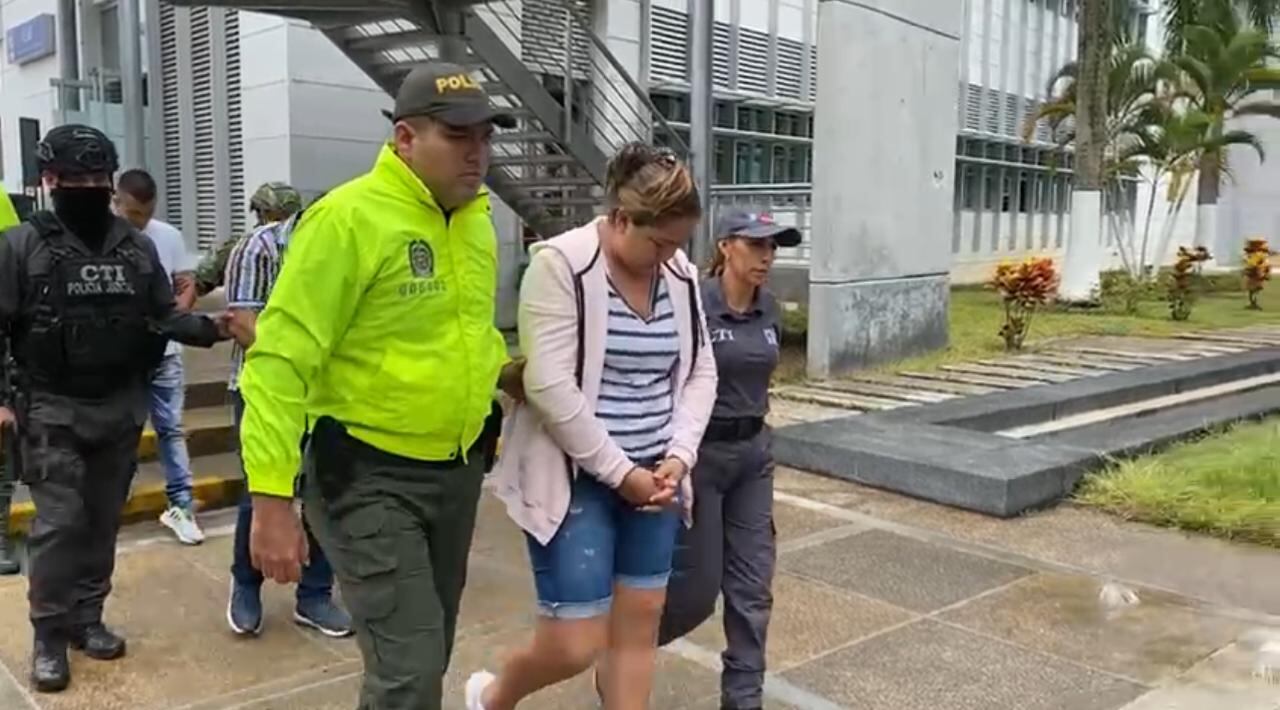 En la imagen aparece capturada la expareja del subintendente Andrés Arce, según al Policía.