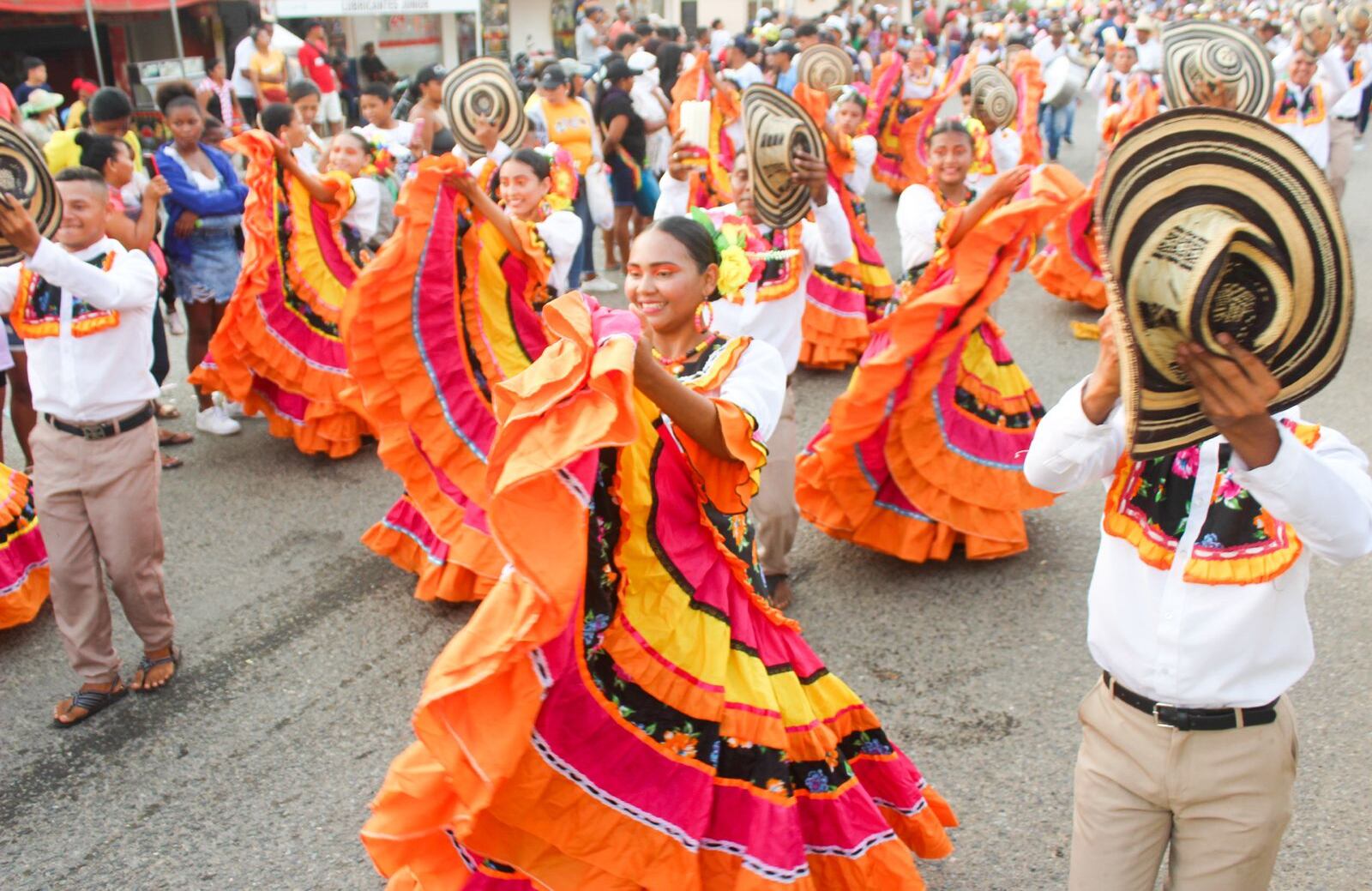 Desfile folclórico del Festival Cultural del Sinú.