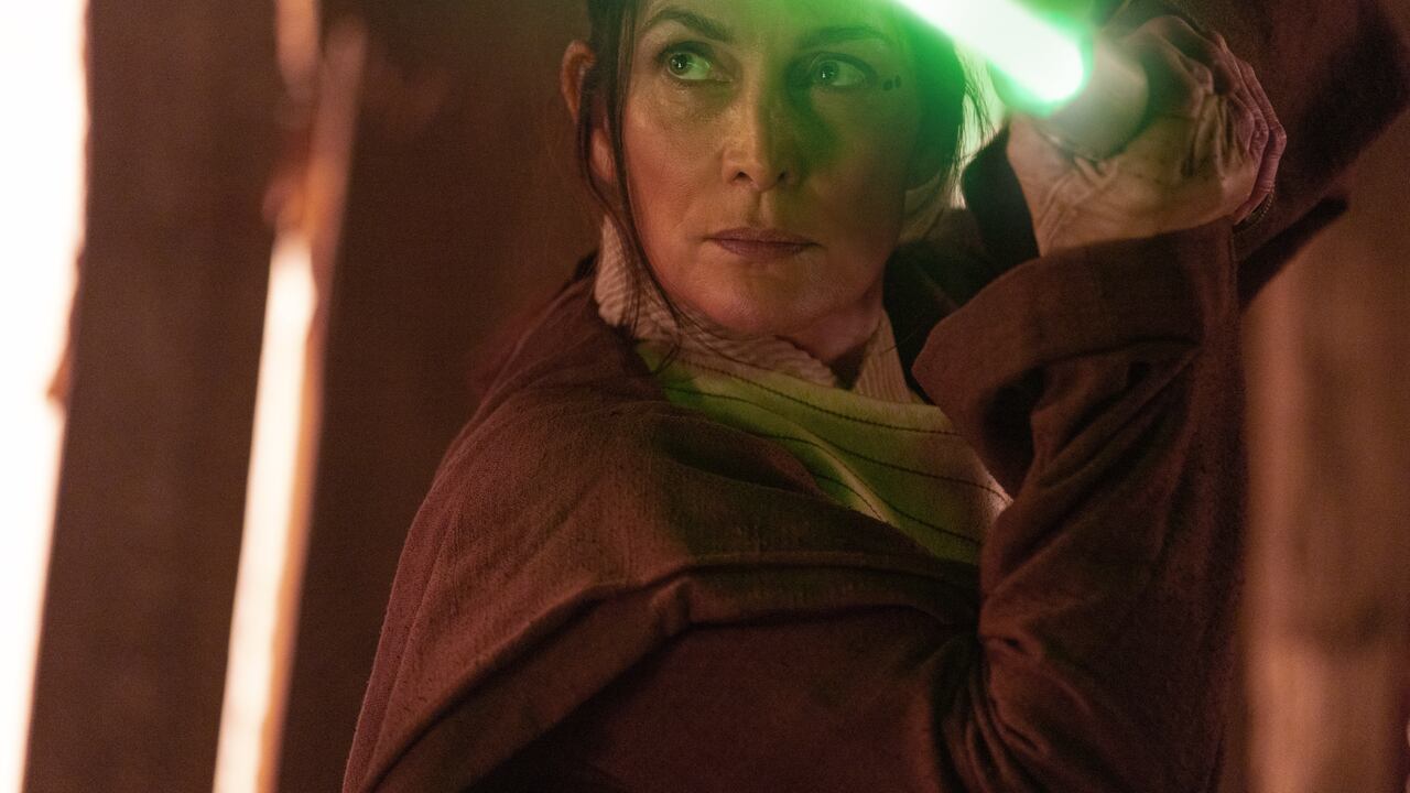 Jedi Master Indara (Carrie-Anne Moss) in Lucasfilm's THE ACOLYTE, exclusively on Disney+. ©2024 Lucasfilm Ltd. & TM. All Rights Reserved.
