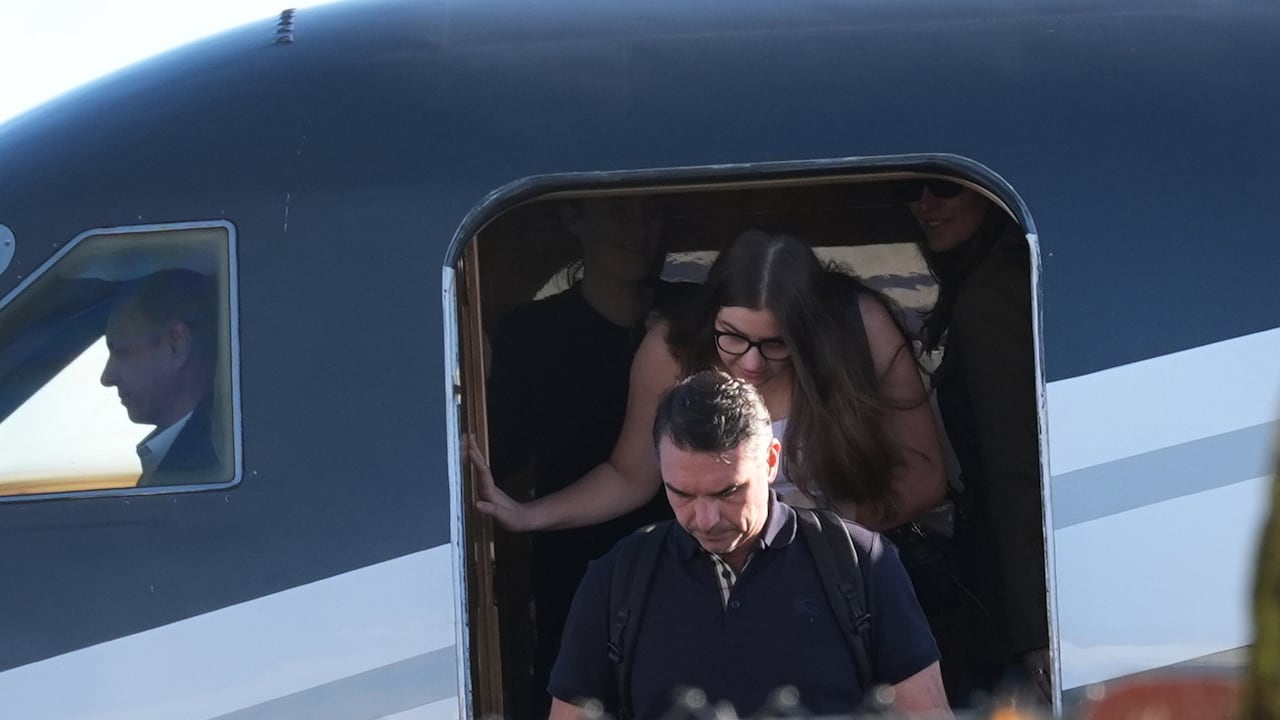 Flávio Bolsonaro llega al Aeropuerto Ejecutivo de Miami-Opa Locka el miércoles, 28 de octubre de 2026, en Opa-locka, Florida.