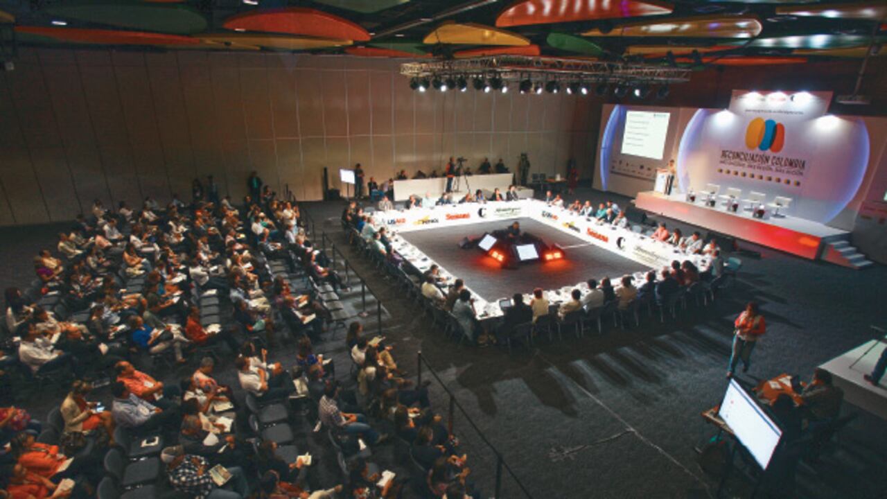 Una gran mesa redonda en la que hablaron cerca de 60 representantes de procesos de reconciliación locales fue la protagonista del encuentro en Medellín, el pasado miércoles 12.