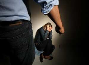 Respecto a Colombia, la Comisión muestra su preocupación por los "reductos no desmovilizados de las estructuras paramilitares" y la consolidación de nuevos grupos armados, junto a la comisión de ejecuciones extrajudiciales "presuntamente por miembros de la Fuerza Pública" y las escasas condenas por esos hechos.