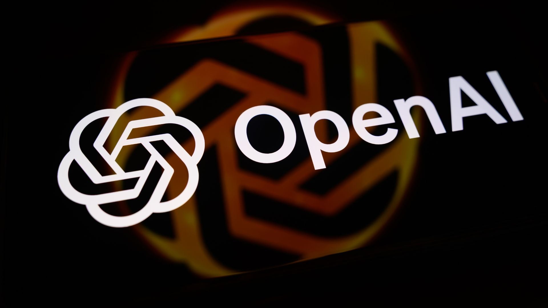 OpenAI anuncia el despliegue global de Sol, Terra y Luna.