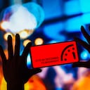 En esta ilustración fotográfica, el Reloj del Juicio Final marca un récord de 90 segundos antes de la medianoche en la pantalla de un teléfono inteligente. (Ilustración fotográfica de Rafael Henrique/SOPA Images/LightRocket vía Getty Images)