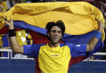 El colombiano Robert Farah no olvida la vuelta olímpica con el tricolor colombiano. 