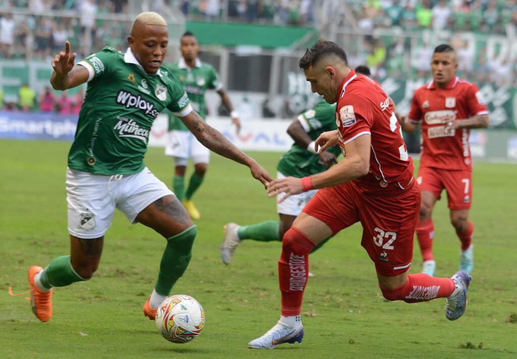 Acción de juego del Clásico Vallecaucano 299 entre Deportivo Cali y América, por la fecha 10 de la Liga colombiana 2023-I. Foto: Aymer Andrés Álvarez