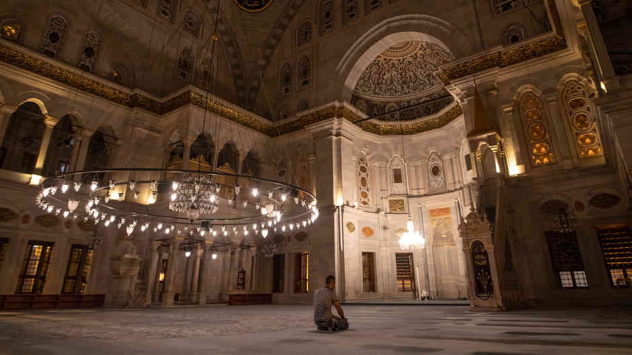 Nuruosmaniye, también conocida como la mezquita de la Luz de Osman, construida en 1755.