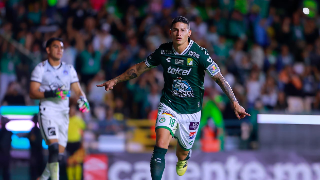 LEON, MEXICO - SEPTEMBER 23: James Rodriguez of Leon celebrates after scoring the first goal during the 10th round match between Leon and Mazatlan FC as part of the Torneo Apertura 2025 Liga MX at Leon Stadium on September 23, 2025 in Leon, Mexico. (Photo by Cesar Gomez/Jam Media/Getty Images)