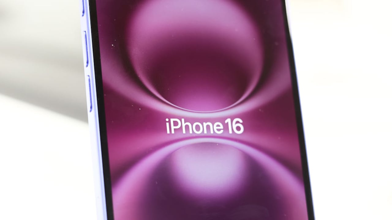 El nuevo iPhone 16 también presenta un botón de cámara innovador.