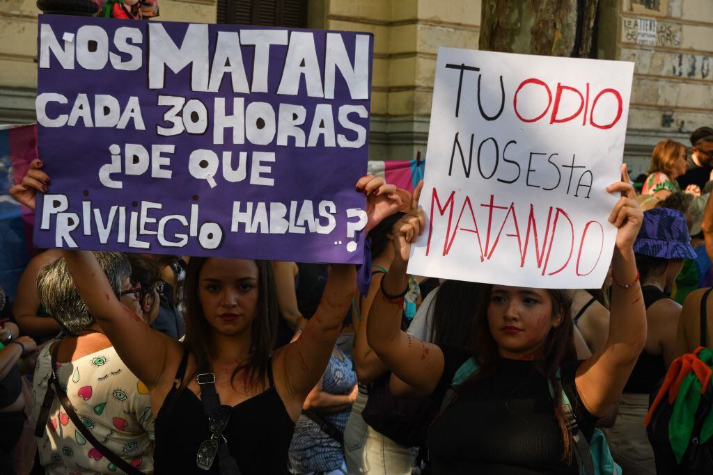 Ciudadanos argentinos piden al gobierno considerar las medidas que planea implementar el presidente y que afectan sus derechos.