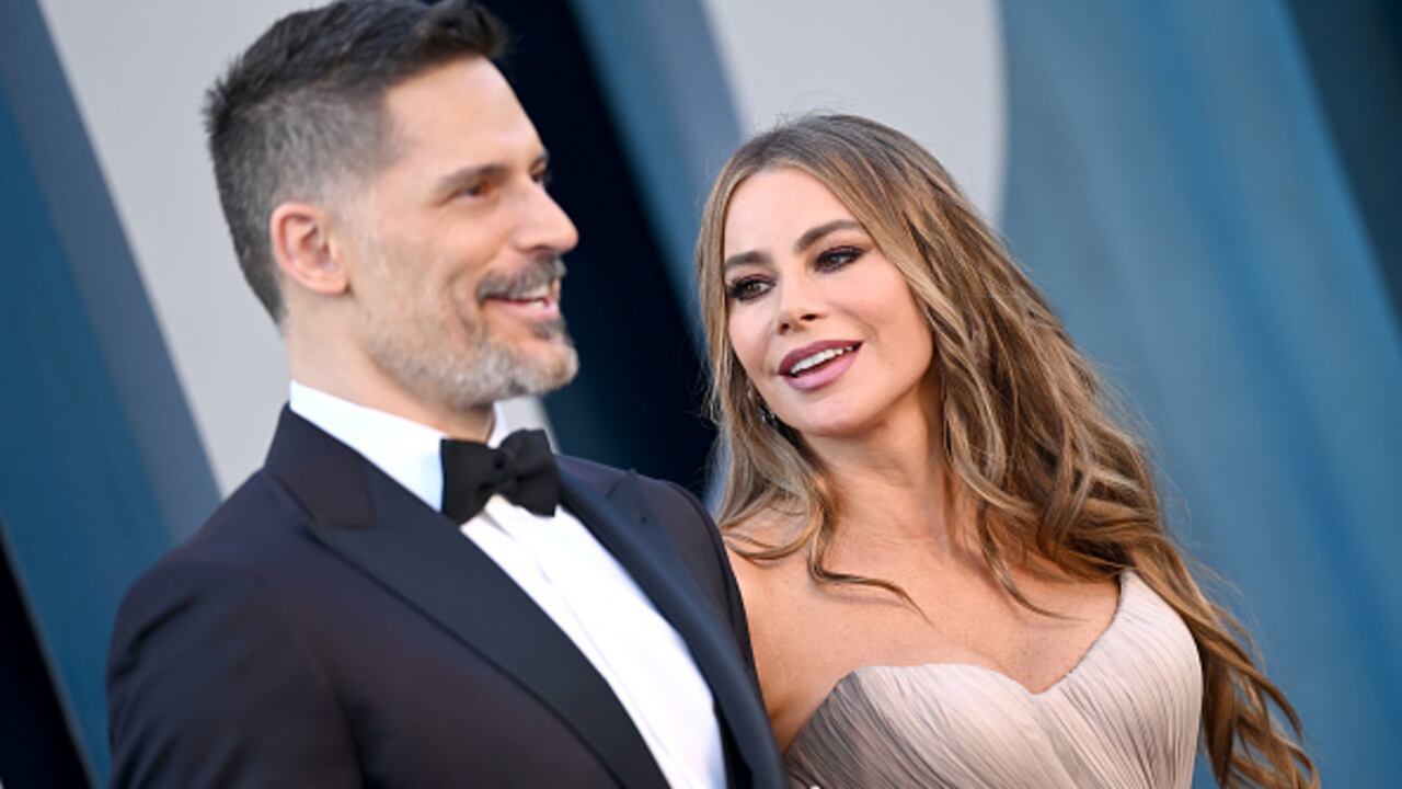 Joe Manganiello y Sofía Vergara asisten a la fiesta de los Oscar 2023 de Vanity Fair, organizada por Radhika Jones en el Wallis Annenberg Center for the Performing Arts, el 12 de marzo de 2023, en Beverly Hills, California. (Foto de Cindy Ord/VF23/Getty Images para Vanity Fair)