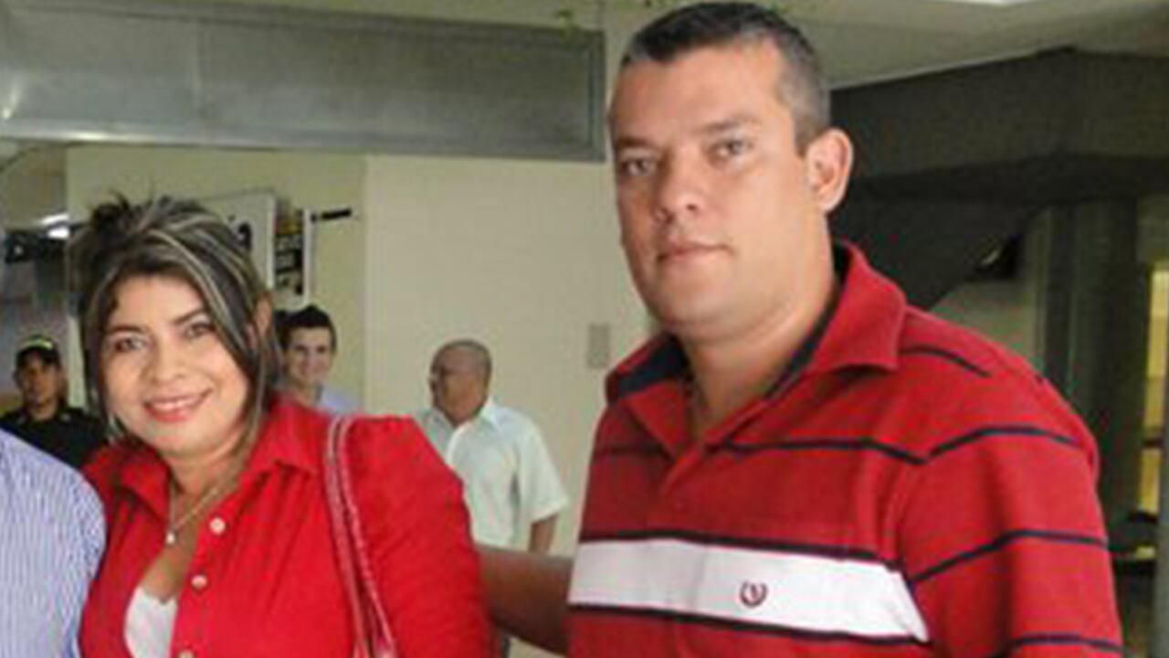 Angela Mari´a Cano y Gabriel Jaime Vela´squez.