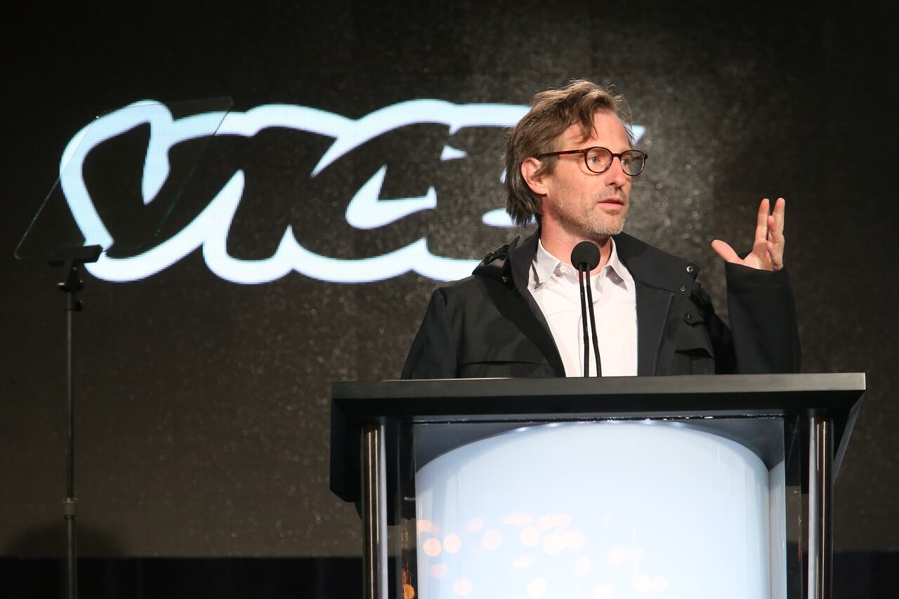 El director creativo de Viceland, Spike Jonze, habla en el escenario durante el panel de Viceland como parte de la parte de A+E Network