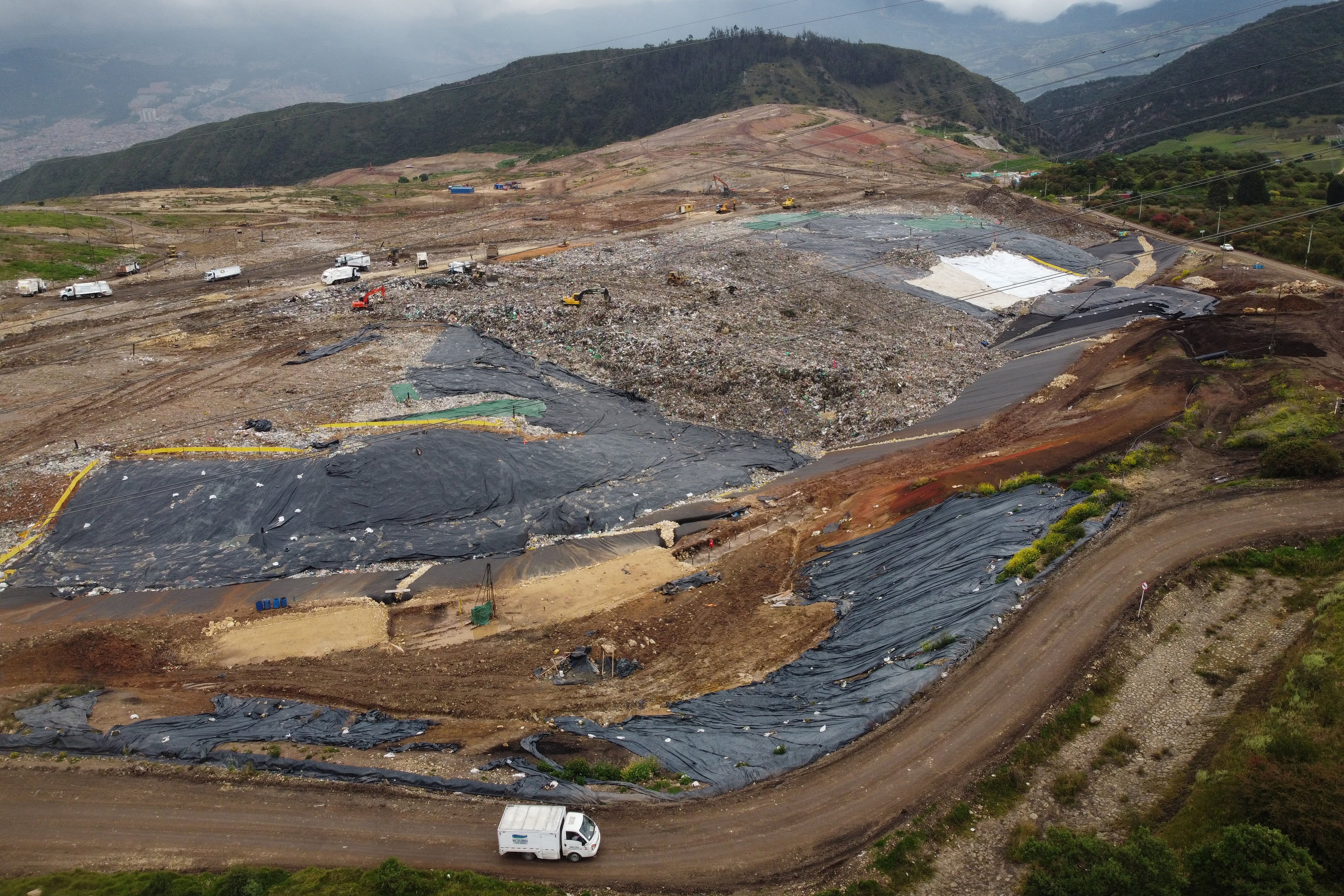 Panoramica Relleno Sanitario Doña Juana
principal vertedero de basura de Bogotá, ubicado en la localidad de Ciudad Bolívar entre los sectores de Mochuelo Alto y Mochuelo Bajo.
Agosto 24 del 2021
Foto Guillermo Torres Reina / Semana
